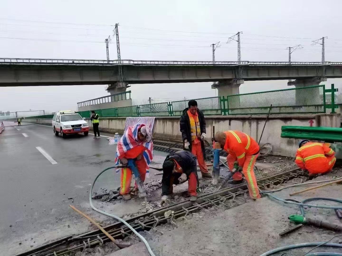秦安桥梁伸缩缝抢修料